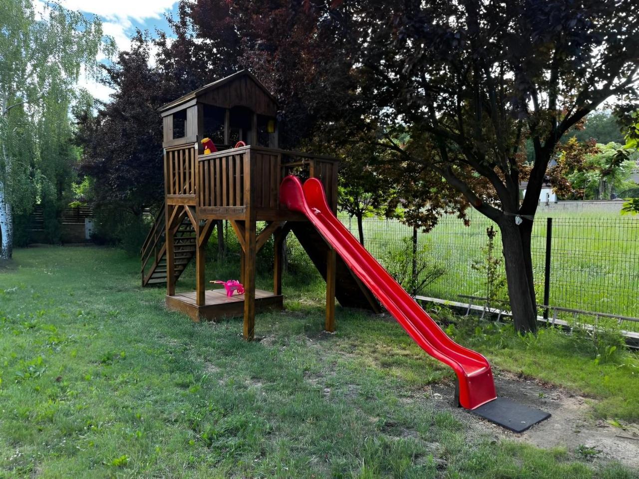 Evie'S Tree House Villa Dragomirna Exteriör bild