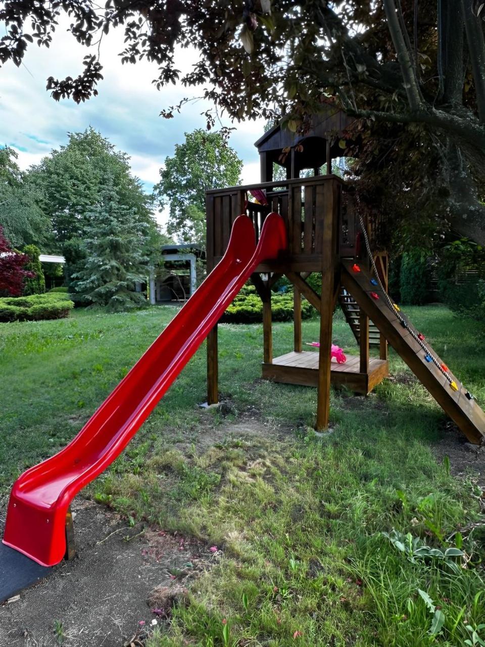 Evie'S Tree House Villa Dragomirna Exteriör bild