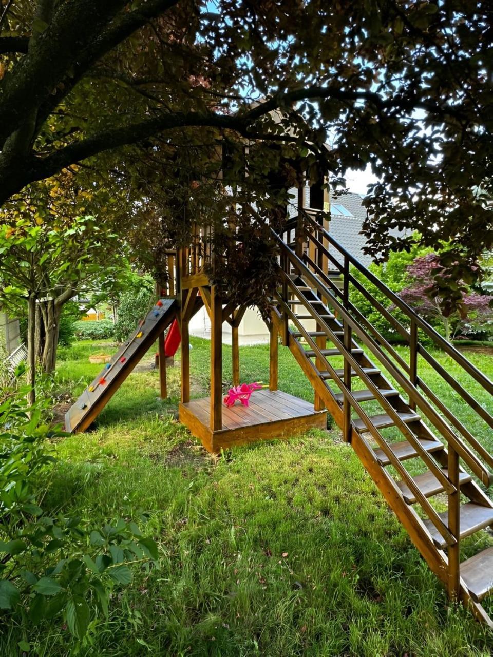 Evie'S Tree House Villa Dragomirna Exteriör bild